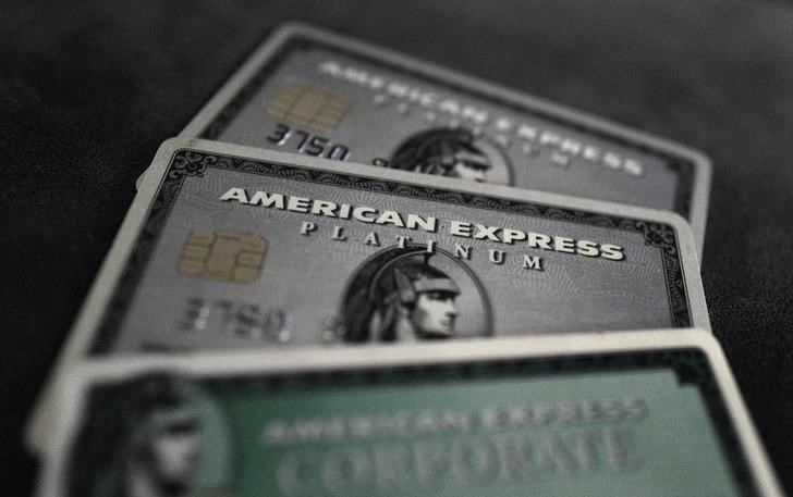© Reuters. Карты American Express во Франкфурте-на-Майне