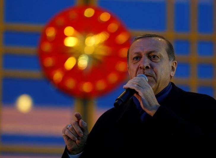 © Reuters. سعي إردوغان لإعادة عقوبة الإعدام مهمة صعبة في تركيا المنقسمة