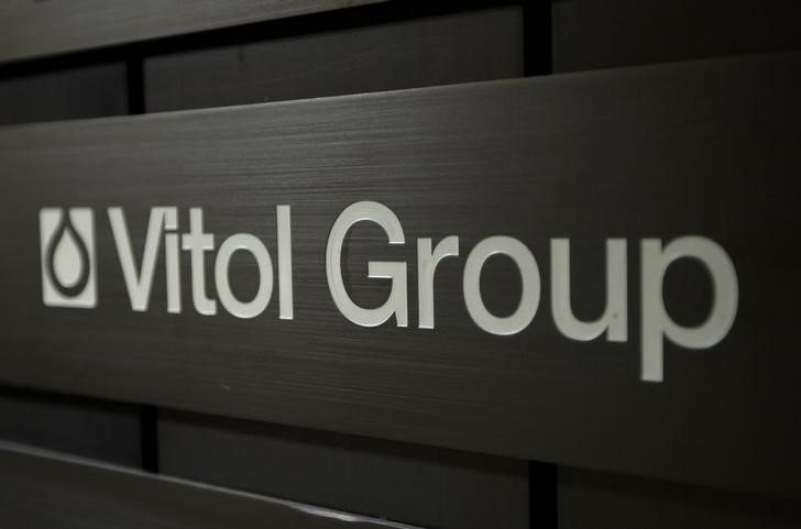© Reuters. Логотип Vitol Group в здании компании в Женеве
