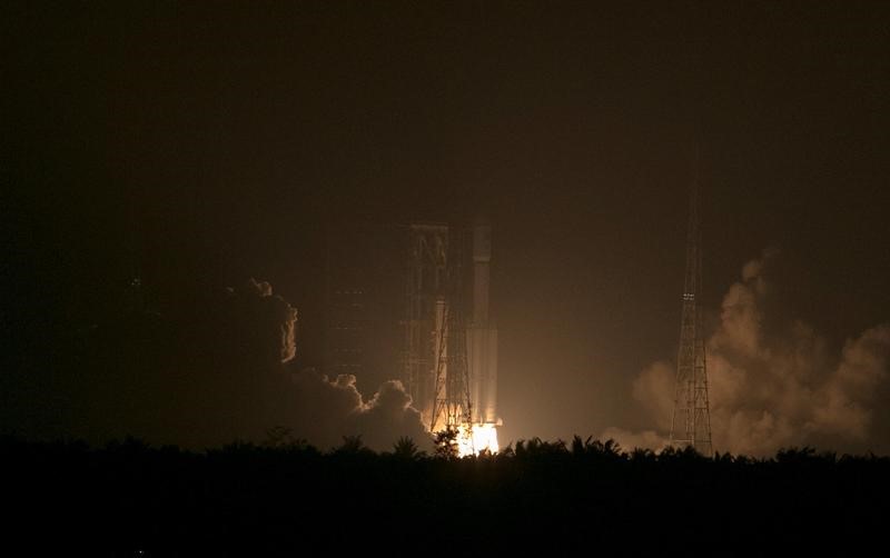 © Reuters. الصين تطلق أول مركبة شحن فضائية