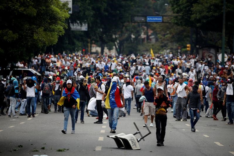 © Reuters. المعارضة في فنزويلا تخطط لمزيد من الاحتجاجات ضد مادورو