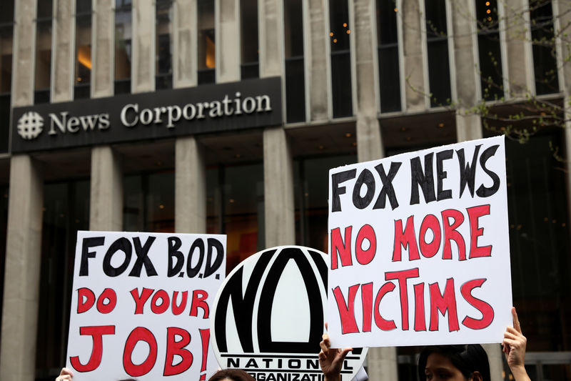 © Reuters. Protestors from the National Organization for Women of New York (NOW-NYC) hold a protest in front of Fox News Channel and the News Corporation Headquarters, following the firing of Bill O'Reilly, in New York