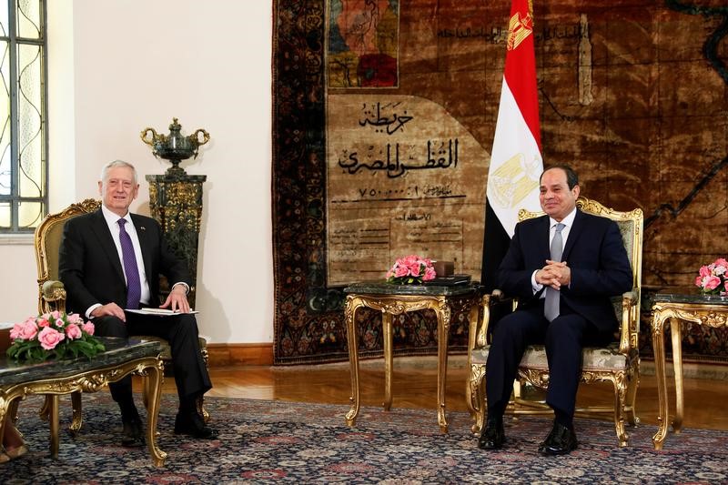 © Reuters. وزير الدفاع الأمريكي متفائل بتحسين الروابط العسكرية مع مصر