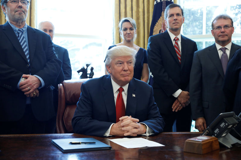 © Reuters. U.S. President Donald Trump speaks before signing a directive ordering an investigation into the impact of foreign steel on the American economy in the Oval Office of the White House