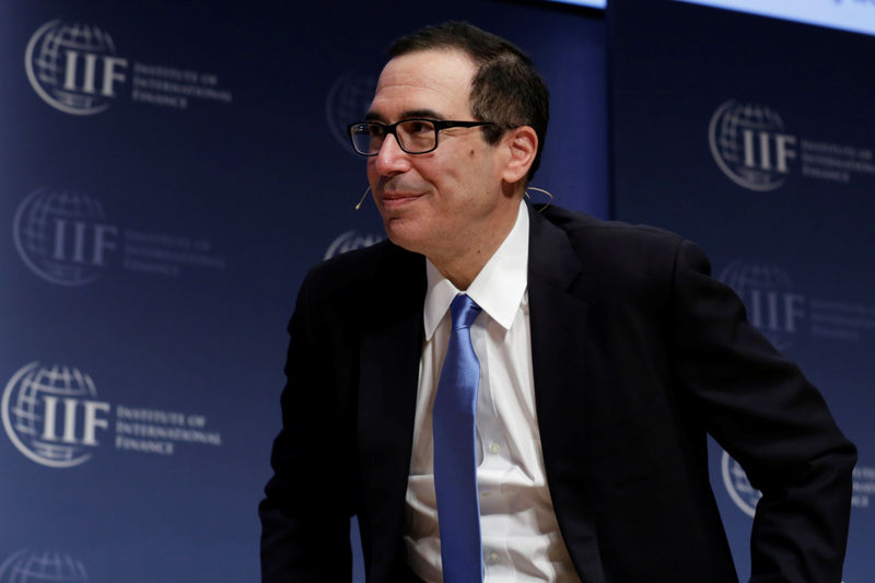 © Reuters. U.S. Treasury Secretary Steven Mnuchin leaves the 2017 Institute of International Finance (IIF) policy summit in Washington