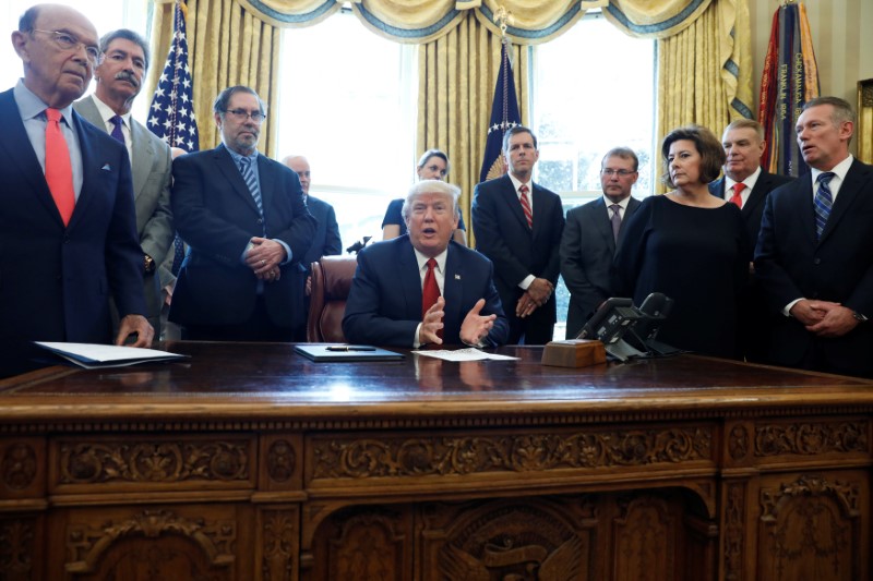 © Reuters. U.S. President Donald Trump speaks before signing a directive ordering an investigation into the impact of foreign steel on the American economy in the Oval Office of the White House