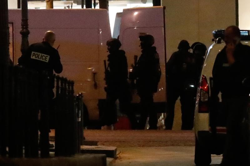 © Reuters. مسؤول: حادث إطلاق النار في باريس استهدف الشرطة لكن الدافع غير واضح
