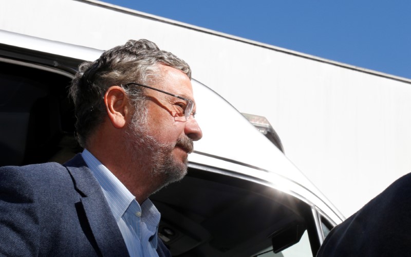 © Reuters. File photo: Palocci, former finance minister and presidential chief of staff in recent Workers Party governments, arrives at the Institute of Forensic Science in Curitiba