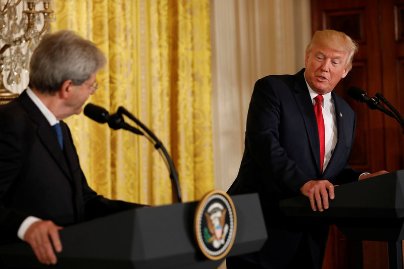 © Reuters. U.S. President Donald Trump holds a joint news conference with Italian Prime Minister Paolo Gentiloni at the White House in Washington