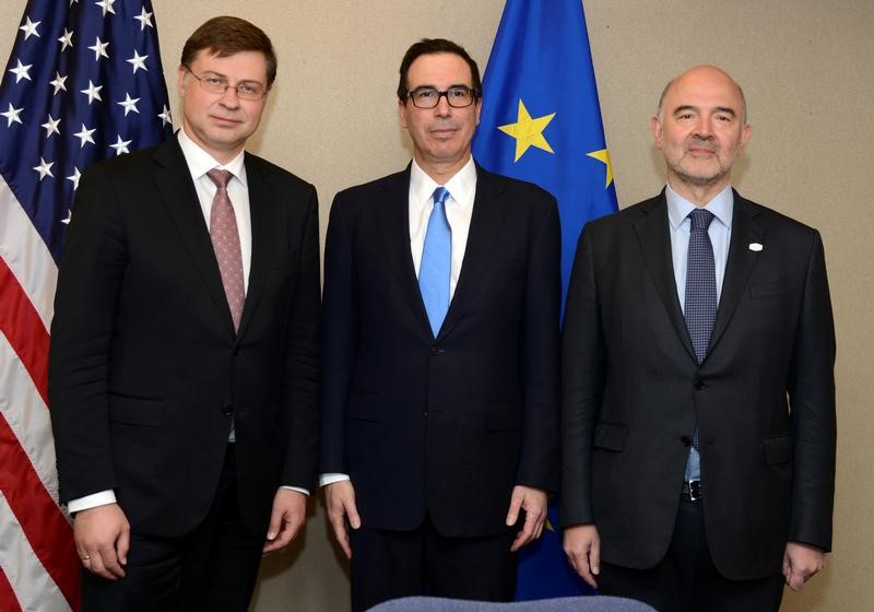 © Reuters. Treasury Sec Mnuchin meets with European Commissioners Dombrovskis and Moscovici in Washington