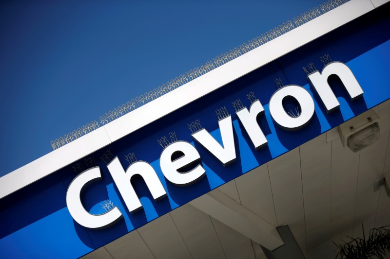 © Reuters. Dow Jones Industrial Average listed company Chevron (CVX)'s logo is seen in Los Angeles