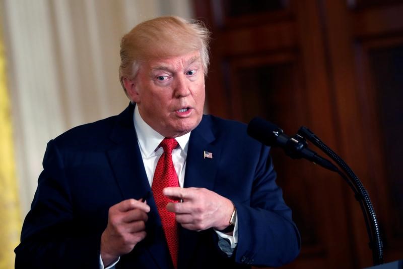 © Reuters. U.S. President Donald Trump holds a joint news conference with Italian Prime Minister Paolo Gentiloni at the White House in Washington