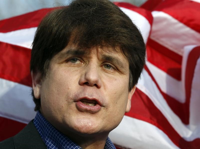 © Reuters. Former Governor of Illinois Blagojevich makes a statement to reporters outside his Chicago home