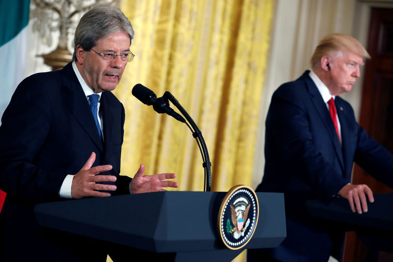 © Reuters. U.S. President Donald Trump holds a joint news conference with Italian Prime Minister Paolo Gentiloni at the White House in Washington