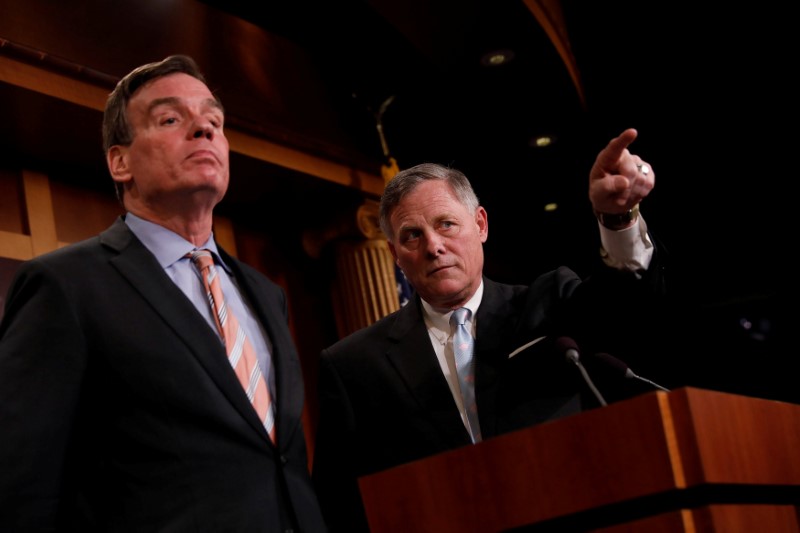 © Reuters. Senate Intelligence Committee Chairman Sen. Richard Burr, accompanied by Senator Mark Warner, vice chairman of the committee, speaks at a news conference to discuss their probe of Russian interference in the 2016 election on Capitol Hill in Washington