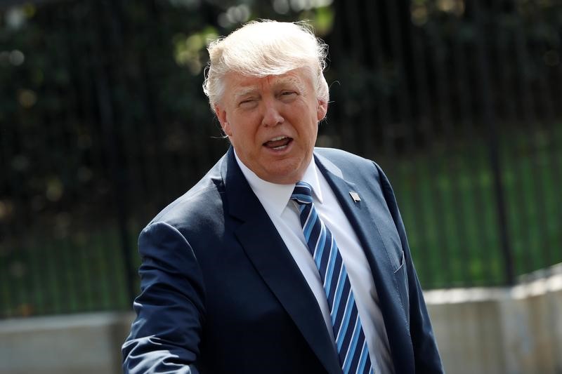 © Reuters. Trump promete anuncio sobre reforma tributaria para el miércoles