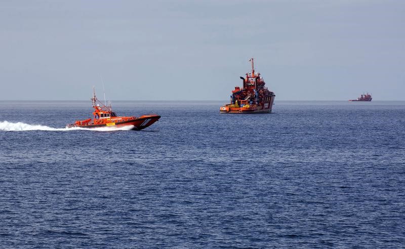 © Reuters. Canarias declara situación de emergencia por un vertido en el mar