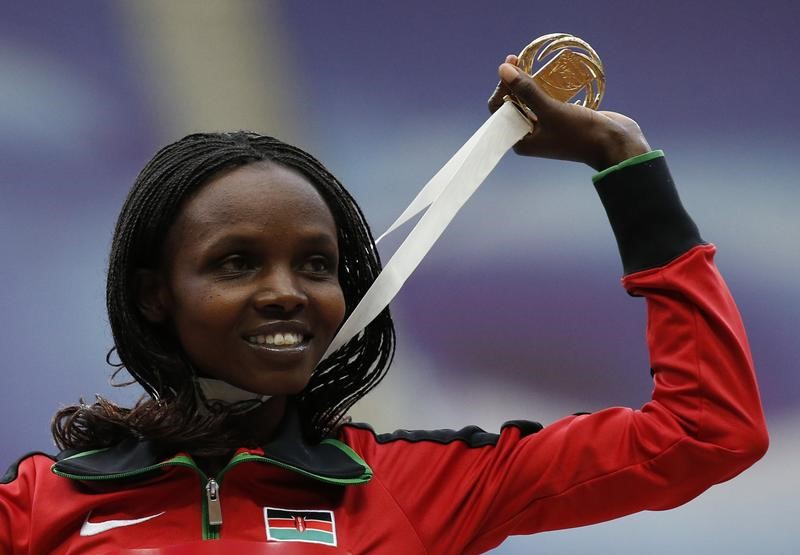 © Reuters. FILE PHOTO: Gold medallist Chemos Cheywa poses during victory ceremony for women's 3000 metres steeplechase at World Athletics Championships in Moscow