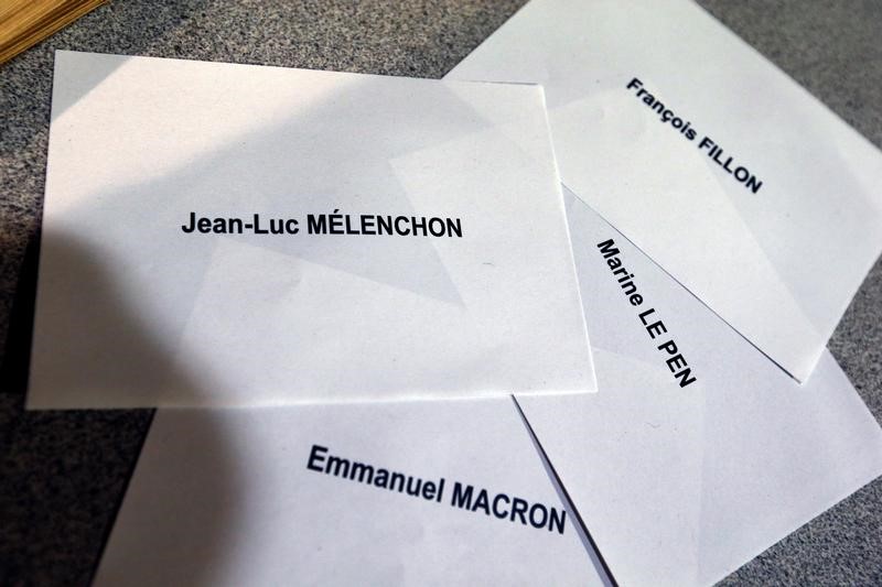 © Reuters. إخلاء مركز اقتراع في شرق فرنسا بسبب سيارة مريبة