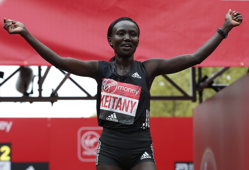 © Reuters. Kenya's Mary Jepkosgei Keitany celebrates winning the Women's Elite race