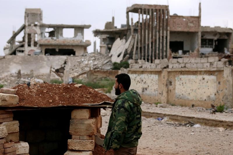 © Reuters. الجيش السوري وحلفاؤه يستردون أراضي شمالي حماة