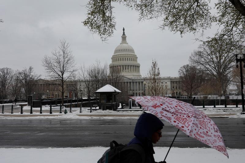 © Reuters. مسؤول أمريكي يتوقع اتفاقا لتفادي توقف الحكومة الأحد