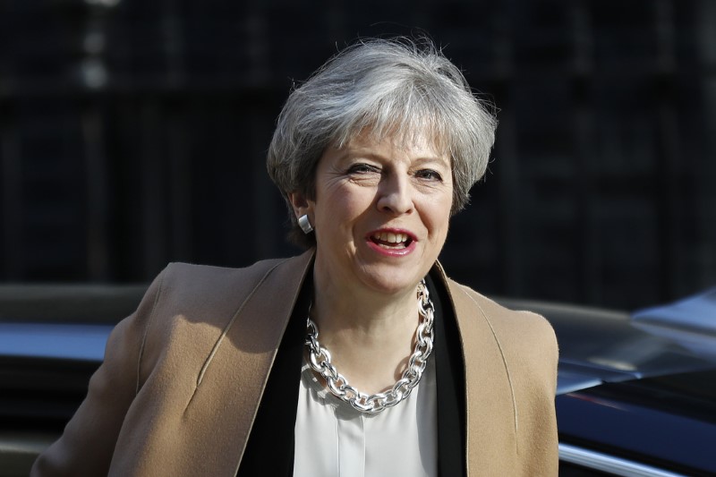 © Reuters. ماي تفوز بدعم البرلمان لانتخابات مبكرة في بريطانيا