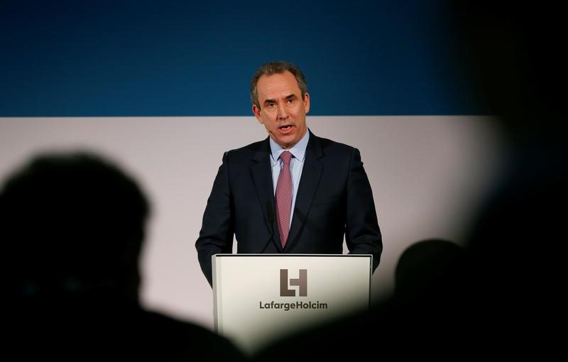 © Reuters. CEO Olsen of LafargeHolcim addresses a news conference in Zurich