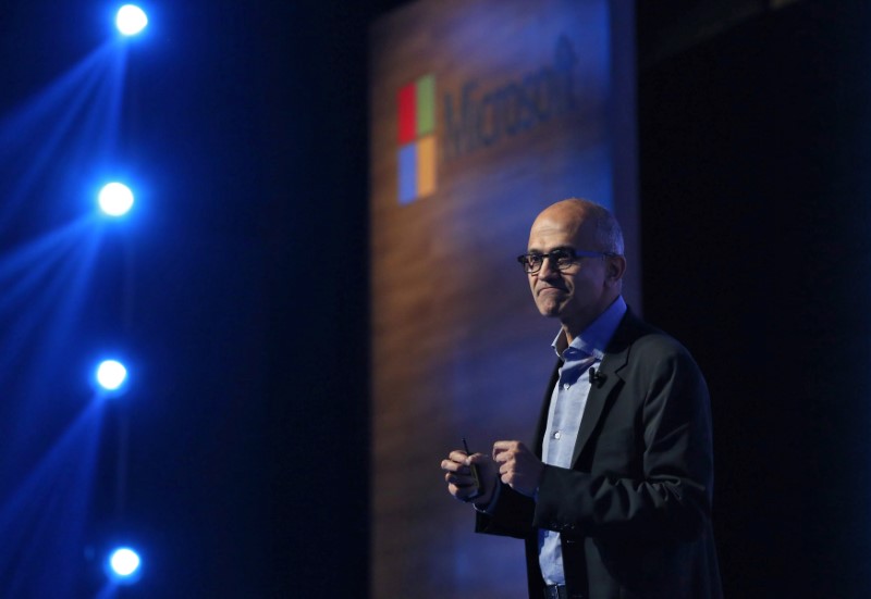 © Reuters. Microsoft CEO Satya Nadella speaks at the Future Decoded conference in Mumbai