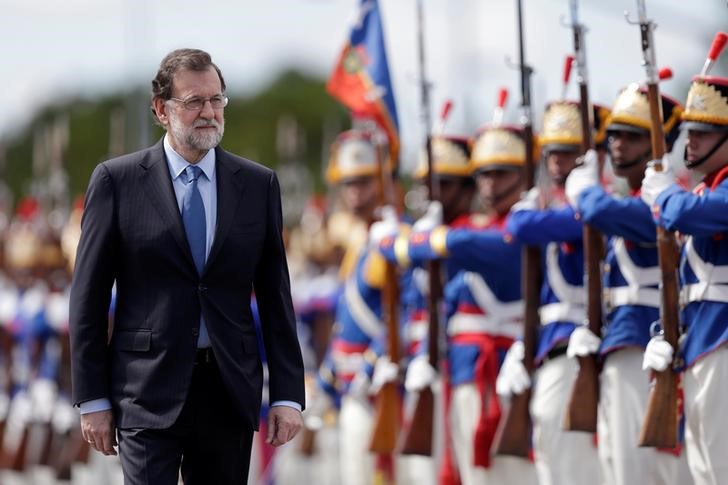 © Reuters. Premiê espanhol, Mariano Rajoy, na chegada ao Palácio do Planalto para encontro com presidente Michel Temer, em Brasília