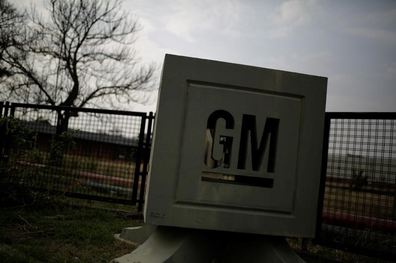 © Reuters. The GM logo is seen at the General Motors Assembly Plant in Valencia