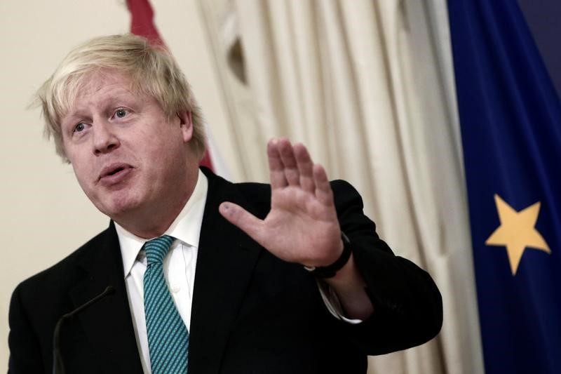 © Reuters. بريطانيا ترحب بعقوبات أمريكية على أفراد يشتبه بصلتهم بالأسلحة الكيماوية السورية