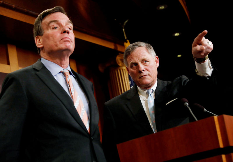 © Reuters. FILE PHOTO --  Senate Intelligence Committee Chairman Sen. Richard Burr, accompanied by Senator Mark Warner, vice chairman of the committee, speaks at a news conference to discuss their probe of Russian interference in the 2016 election on Capitol Hill in