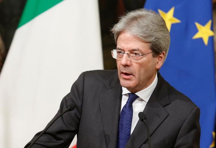 © Reuters. Italy's PM Paolo Gentiloni attends a joint news conference with Japan's PM Shinzo Abe in Rome