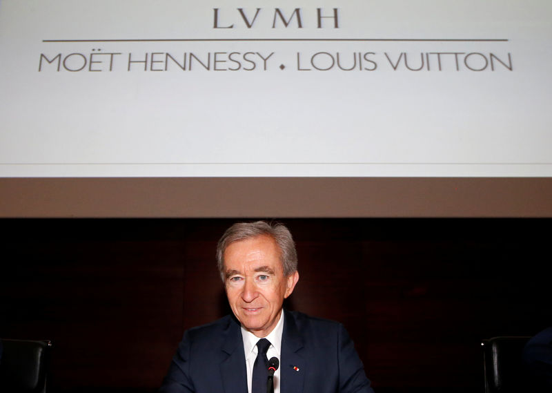 © Reuters. Chairman and CEO of Luxury goods group LVMH Bernard Arnault attends a news conference, to announce a deal to simplify Christian Dior business structure, in Paris