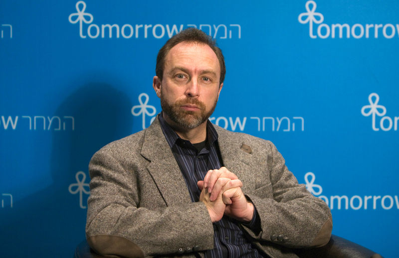 © Reuters. Jimmy Wales, fundador da Wikipédia, durante entrevista com a Reuters em Jerusalém