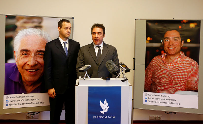 © Reuters. Lawyer Genser and Namazi, the brother and son of two prisoners in Iran, who hold both U.S. American and Iranian citizenship and who have been sentenced to lengthy prison terms in Iran, address the media in Vienna