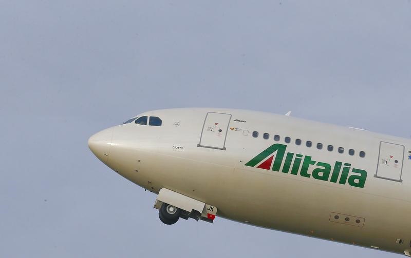 © Reuters. An Alitalia airplane takes off at the Fiumicino International airport in Rome