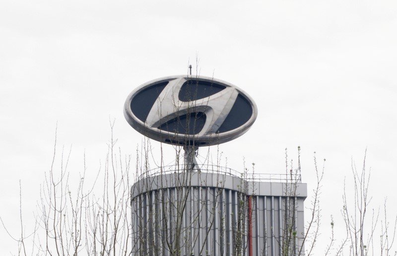 © Reuters. Hyundai logo seen outside a factory in Beijing