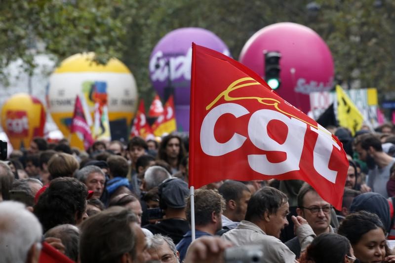 © Reuters. LA CGT APPELLE À NE PAS VOTER MARINE LE PEN