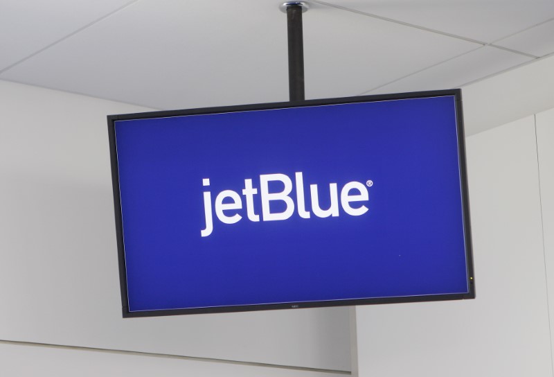 © Reuters. FILE PHOTO: JetBlue Airways logo is displayed on a monitor in Terminal 5 at JFK International Airport in New York