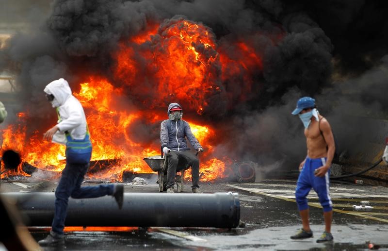 © Reuters. ارتفاع عدد قتلى الاضطرابات في فنزويلا إلى 26