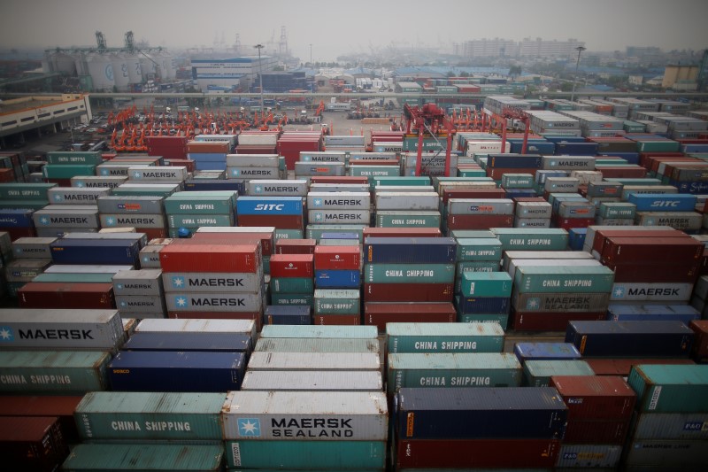 © Reuters. A container terminal is seen at Incheon port in Incheon