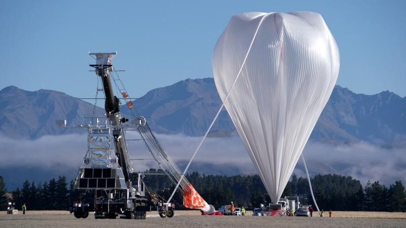 © Reuters. ناسا تطلق بالونا عملاقا لجمع بيانات في الفضاء القريب