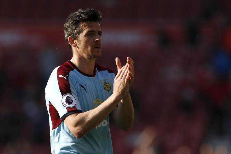© Reuters. Burnley's Joey Barton applauds the fans at the end of the match