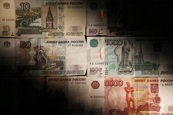 © Reuters. Russian rouble banknotes are seen in this illustration picture taken in Moscow
