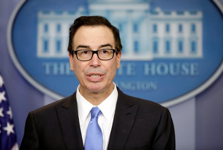© Reuters. وزير: خطة ترامب للإصلاح الضريبي تخفض ضرائب الشركات إلى 15%