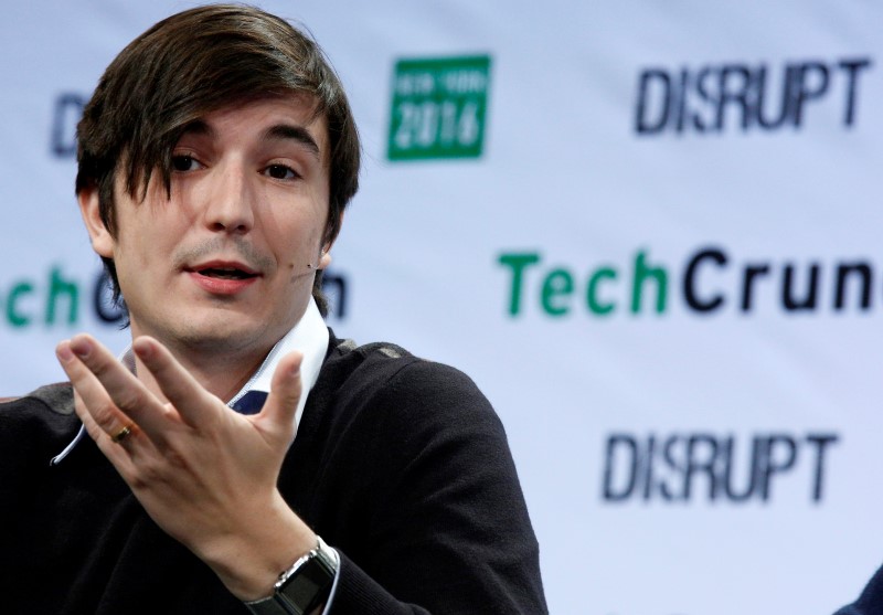 © Reuters. Vlad Tenev, co-founder and co-CEO of investing app Robinhood, speaks during the TechCrunch Disrupt event in Brooklyn borough of New York