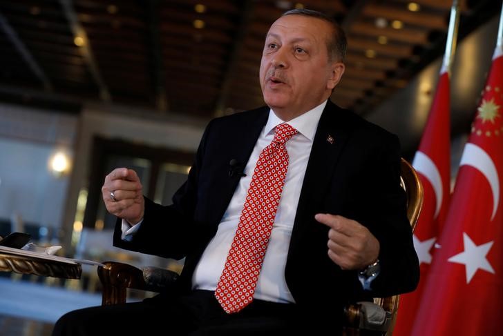 © Reuters. Presidente turco, Tayyip Erdogan, fala durante entrevista à Reuters no Palácio Presidencial, em Ancara