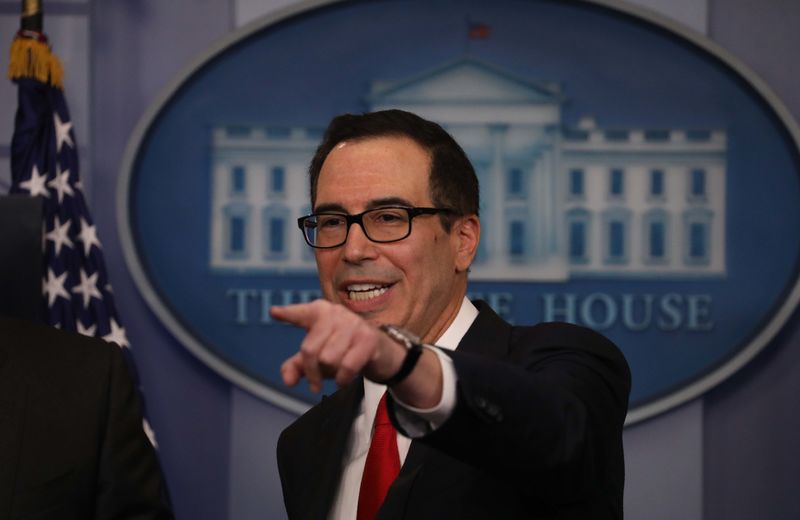 © Reuters. U.S. Secretary of the Treasury Mnuchin discusses Trump administration's tax reform proposal at the White House in Washington